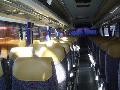 Autocares Isaac interior de un bus