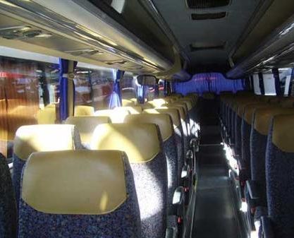Autocares Isaac interior de un bus