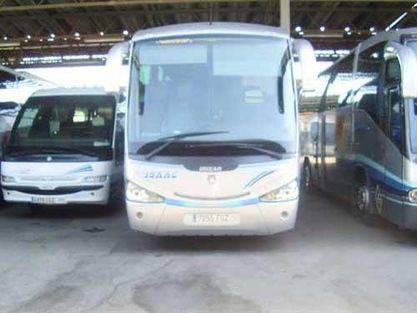 Autocares Isaac buses estacionados